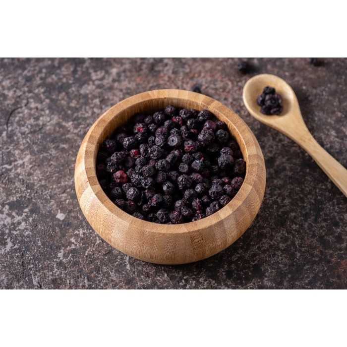 Organic dried blackcurrant berries from France