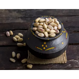 Organic pistachios PDO from Brontë in shell grilled and without sal...