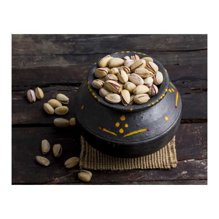 Organic pistachios PDO from Brontë in shell grilled and without sal...