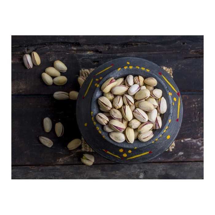 Organic pistachios PDO from Brontë in shell grilled and without sal...