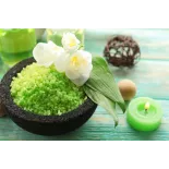Green jade salt crystals with organic bamboo from Hawaï premium