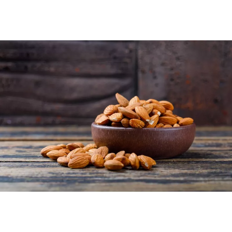 Organic whole raw almonds shelled from Provence - direct producer
