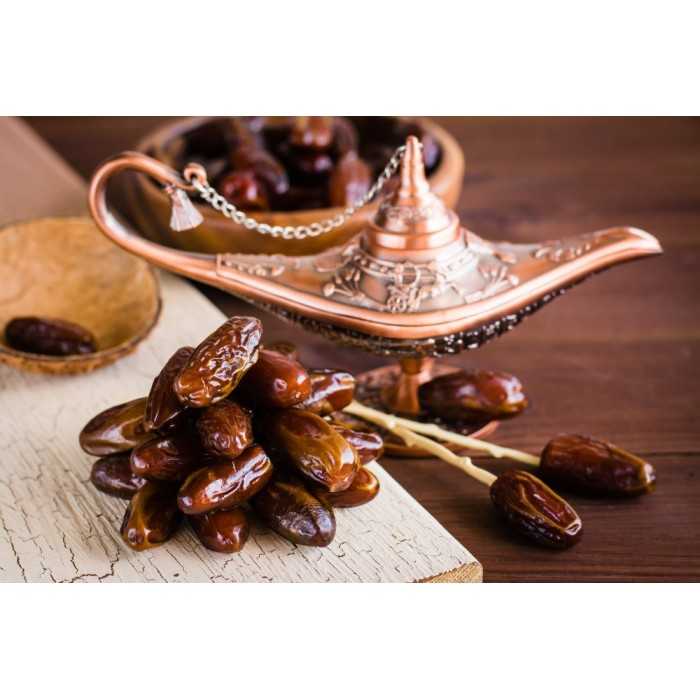 Organic & Fairtrade pitted dates Deglet-Nour from Sahara Oasis in T...