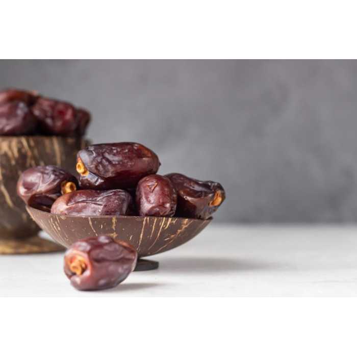 Organic & Fairtrade pitted dates Deglet-Nour from Sahara Oasis in T...