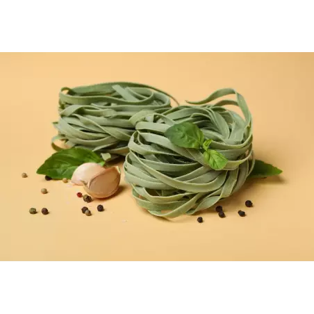 Organic & artisanal tagliatelle with garlic & basil from France - d...