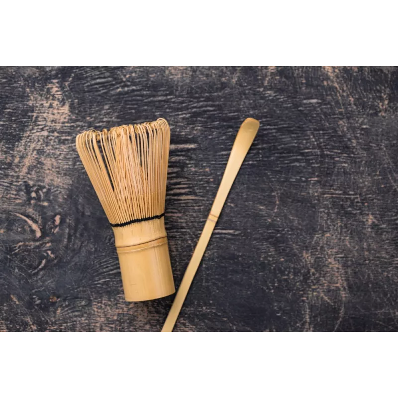 Chasen ou fouet & chashaku ou spatule traditionnels pour Matcha en ...
