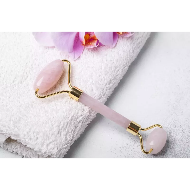 Pure pink quartz beauty roller for the face - Handmade