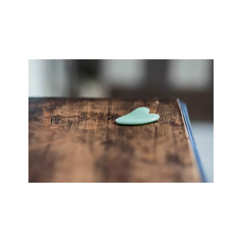 Gua sha en jade pur pour le visage - Fait main