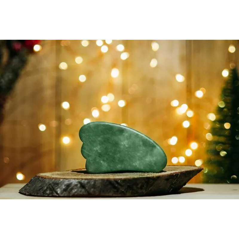 Gua sha en jade pur pour le visage - Fait main Gua sha en jade pur pour le visage - Fait main