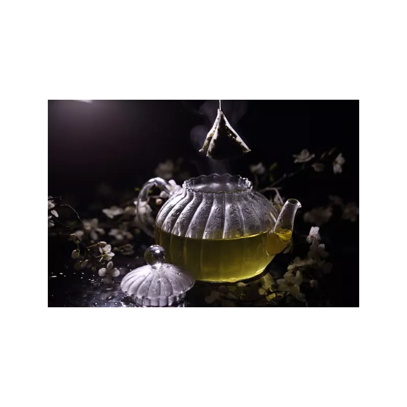 Chiseled borosilicate glass teapot with glass infuser