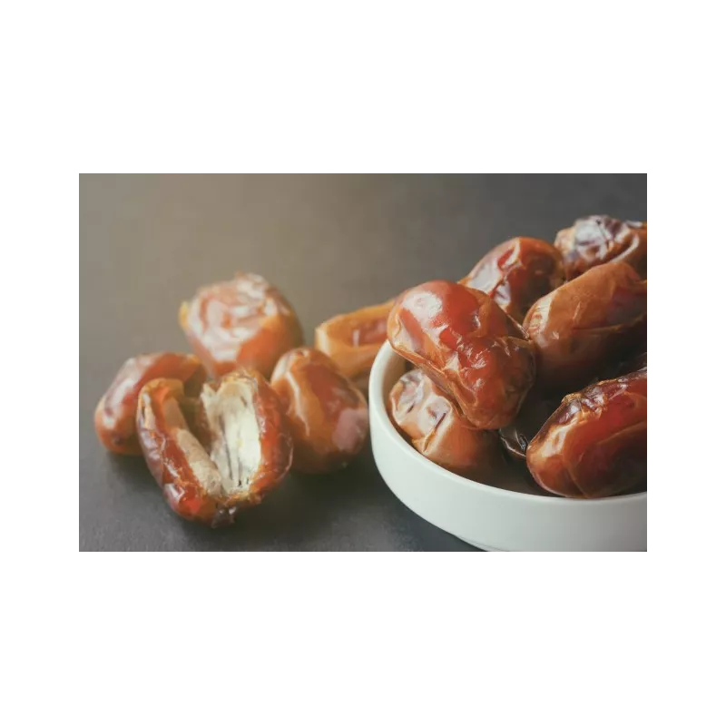 Organic & Fairtrade pitted dates Deglet-Nour from Sahara Oasis in T...