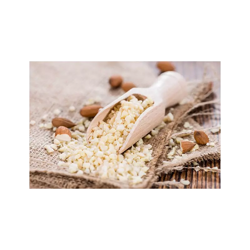 Raw organic chopped almonds from France - Direct producer
