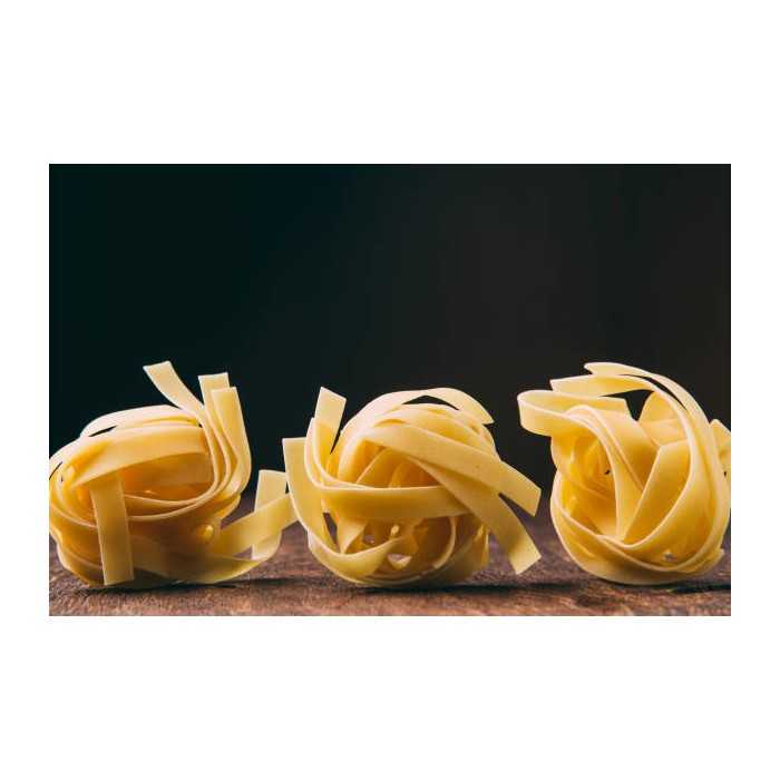 Organic & artisanal tagliatelle with saffron from Gâtinais in Franc...