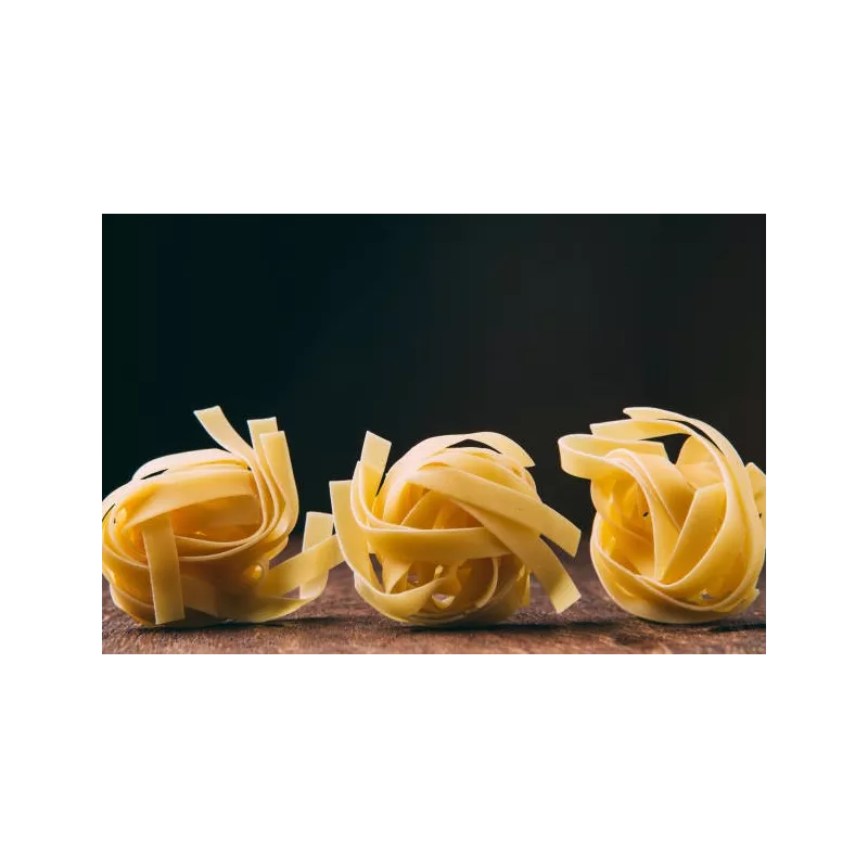 Organic & artisanal tagliatelle with saffron from Gâtinais in Franc...