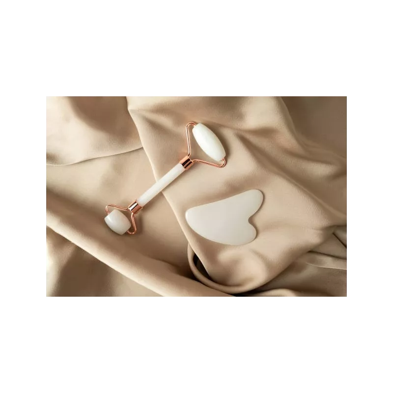 Gua sha & rouleau de beauté en quartz blanc pur pour le visage - Fa... Gua sha & rouleau de beauté en quartz blanc pur pour le visage - Fa...