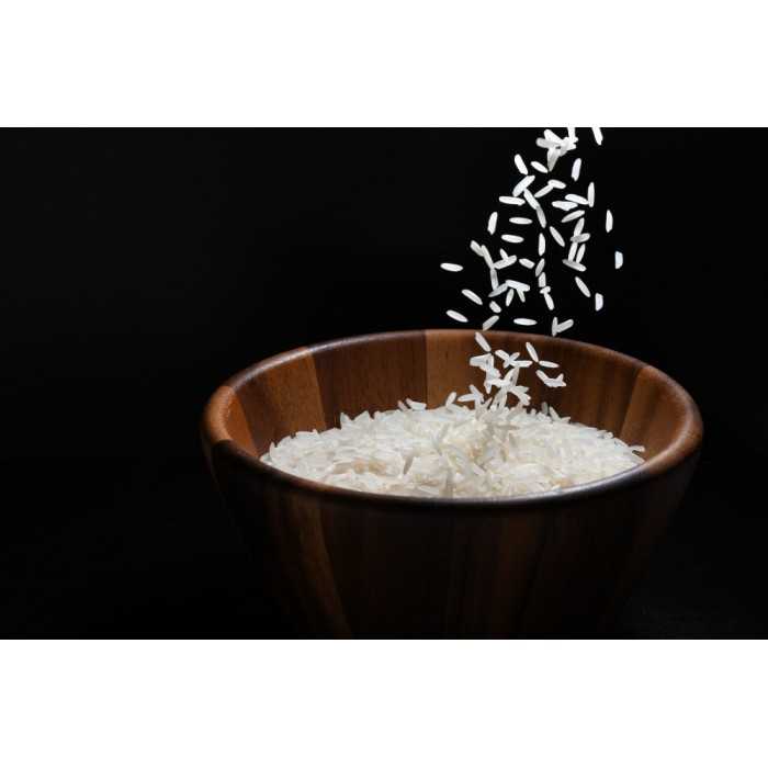 Organic long semi-complete rice PGI from Camargue cultivated by duc...